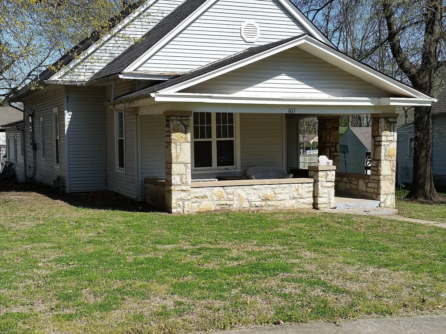 3 bed, 1320 sqft, $1,500 — Photo 1