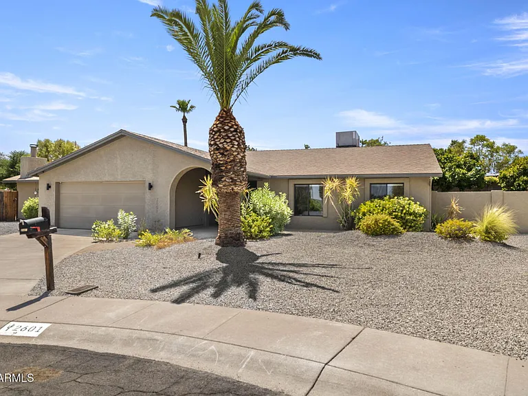 2601 E Sahuaro Dr — Photo 2