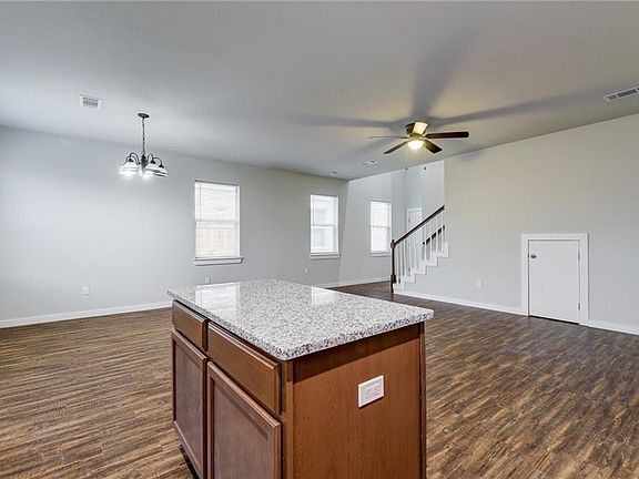 4th image of 906 Quartz Ct #301