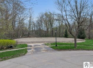 36 White Pine Ct, East Amherst, NY 14051