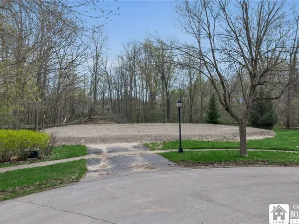 36 White Pine Ct #11, East Amherst, NY 14051