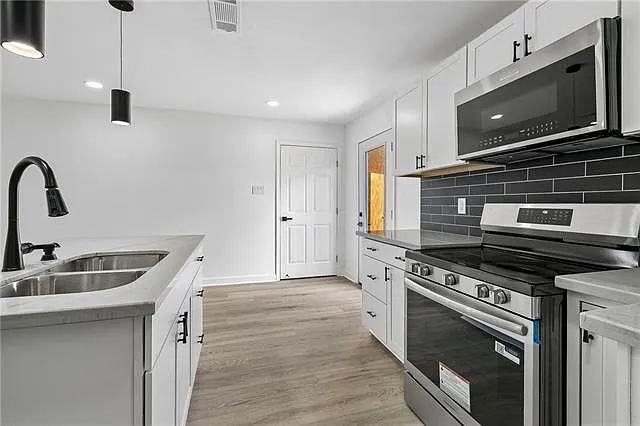 3620 Dickens Dr — Photo 2