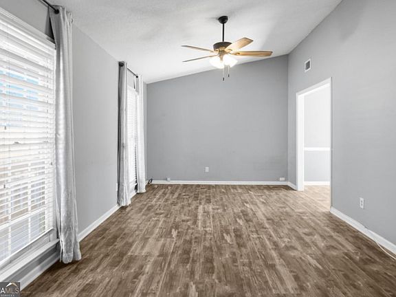 3rd image of 3205 Pond Ridge Trl