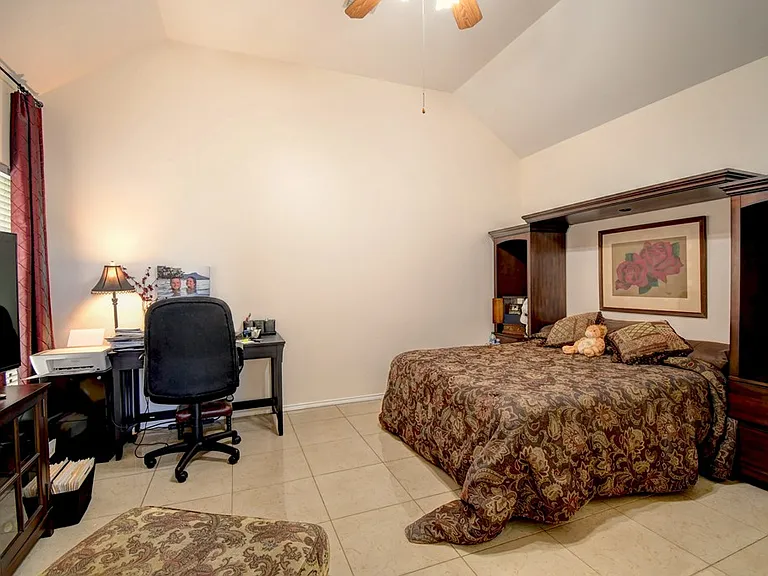 719 Oak Hollow Dr — Photo 23