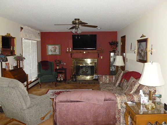5th image of 167 Wilkins Court Dr