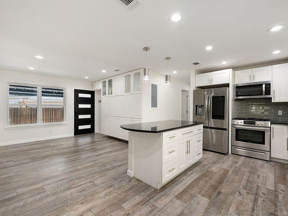 1st image of 908 Plateau Cir