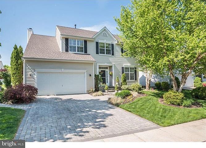 1st image of 4 Brentwood Dr