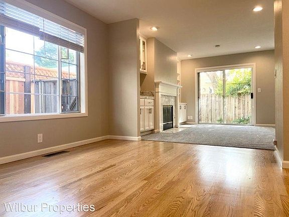 3rd image of 220 E Bellevue Ave #220