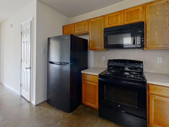 5th image of 4006 Cambridge Dr APT C