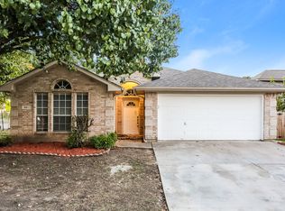 900 Churchhill Dr, Saginaw, TX 76131