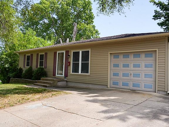 3rd image of 819 N Powahatan Dr