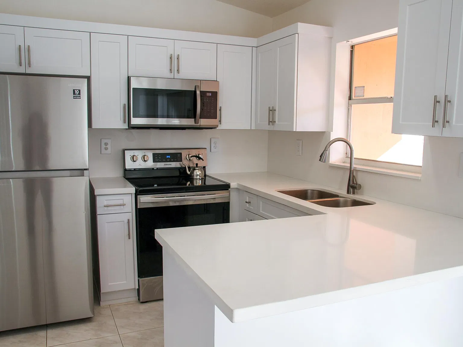 3 bed, 1254 sqft, $3,050 — Photo 3