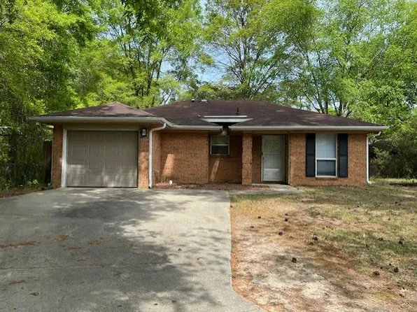 110 Swing Ct, Raeford, NC 28376