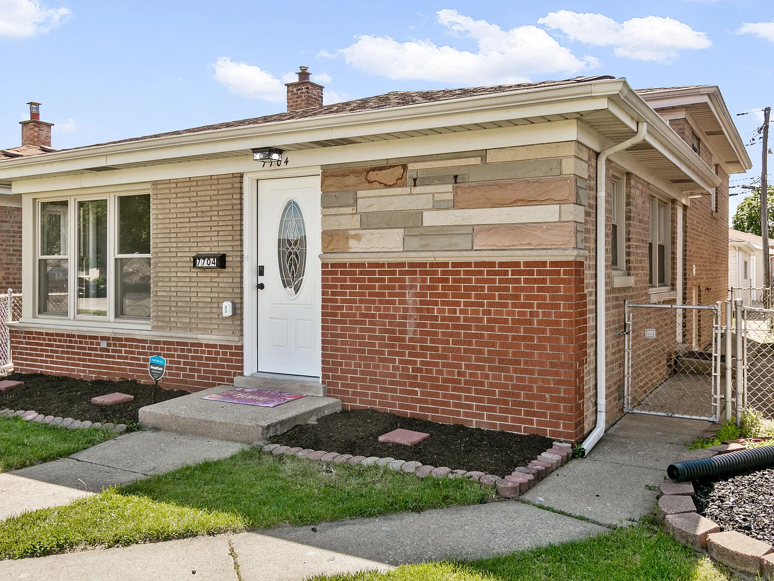 3 bed, 1364 sqft, $2,895 — Photo 2