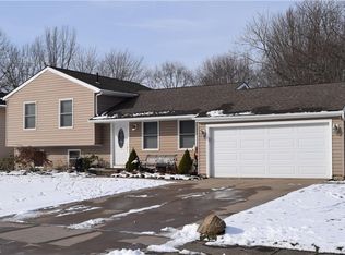 8708 Fairlane Dr, Olmsted Township, OH