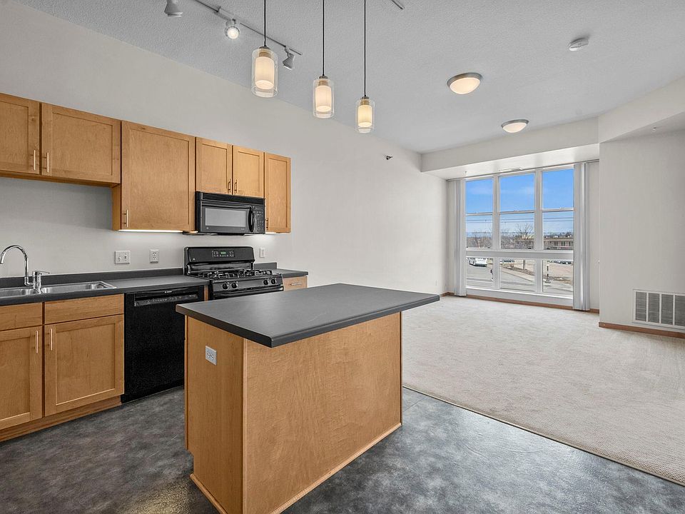 1st image of 2650 University Ave W APT 221