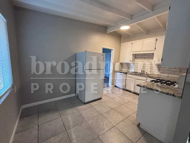 653 E 3rd Ave #1 — Photo 7