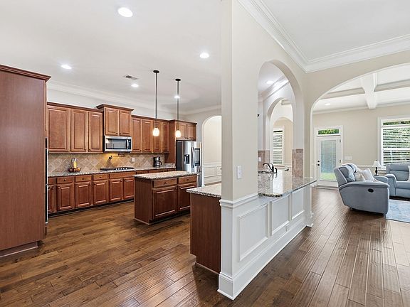 3rd image of 425 Castleford Pl