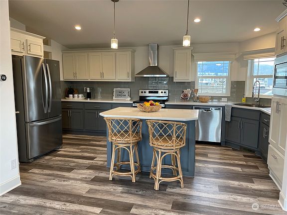3rd image of 966 N Rock Rose Avenue