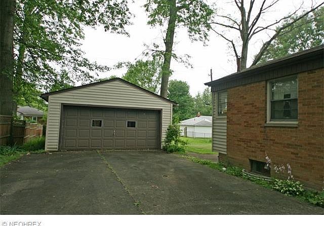 2nd image of 1936 Julia Ave