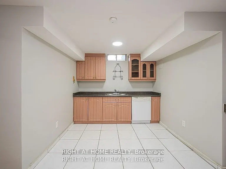 1724 Samuelson Cir — Photo 32