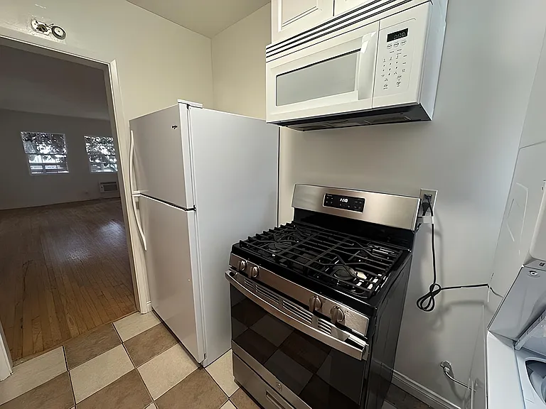 5571 Margaret Ave — Photo 4