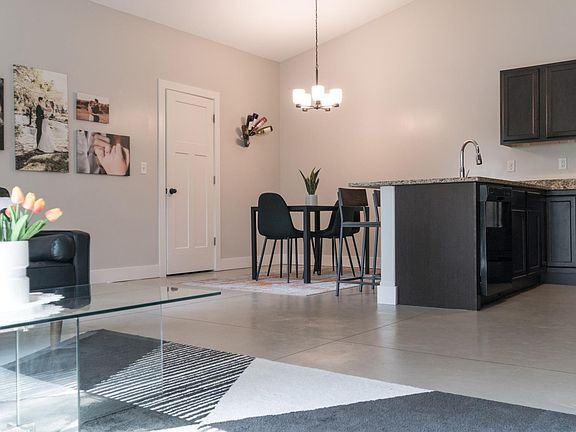 Living Area / Dining