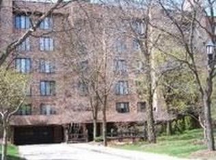1800 Mission Hills Rd APT 109, Northbrook, IL 60062