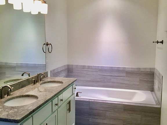 3rd image of 2303B Knowles Pl #B
