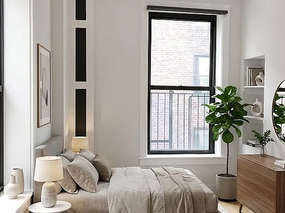 3rd image of 204 W 96th St APT 1C