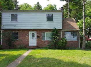 260 Crombie St, Huntington Station, NY 11746
