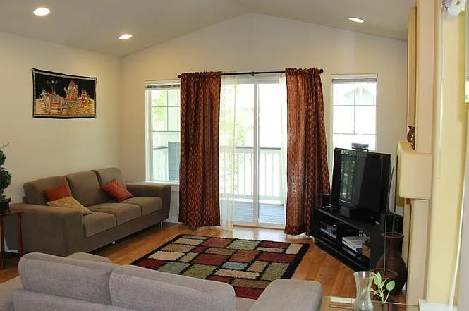 10500 221st Ln NE #204 — Photo 2