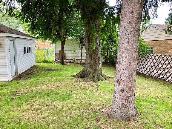 5th image of 10124 Mulberry Ave