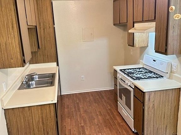 3rd image of 6129 N Cahuenga Blvd #111
