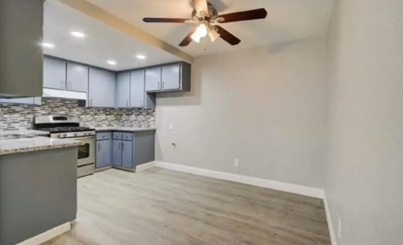 3 bed, 1200 sqft, $3,275 — Photo 3