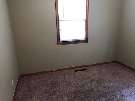 5th image of 305 W Washington