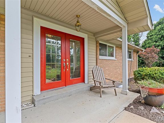 2nd image of 9853 Richter Ln