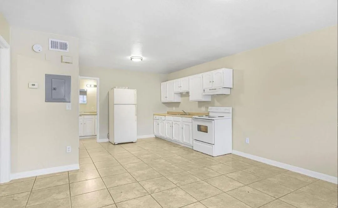 2 bed, 1.0 bath, 800 sqft, $900 — Photo 3