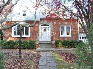 40 Johnston St, Locust Valley, NY 11560