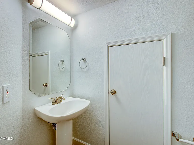 1550 N Sunset Pl — Photo 16