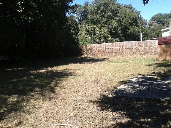 3rd image of 115 Park Cir