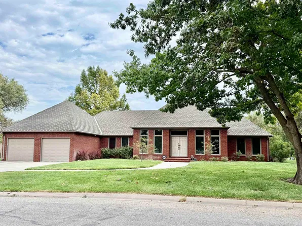 3306 Thunderbird Dr, Hutchinson, KS 67502