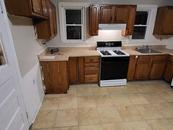 4th image of 111 1/2 Penn St