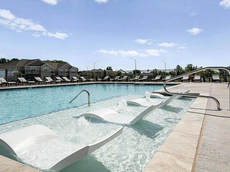 Barry West Townhomes — Photo 35