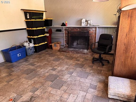 2nd image of 334 Marion Ln