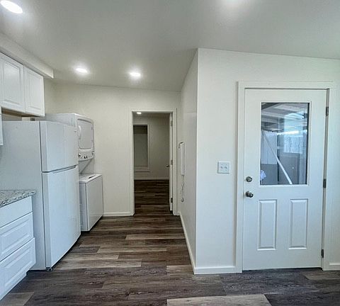 4th image of 662 Beverly Dr #2