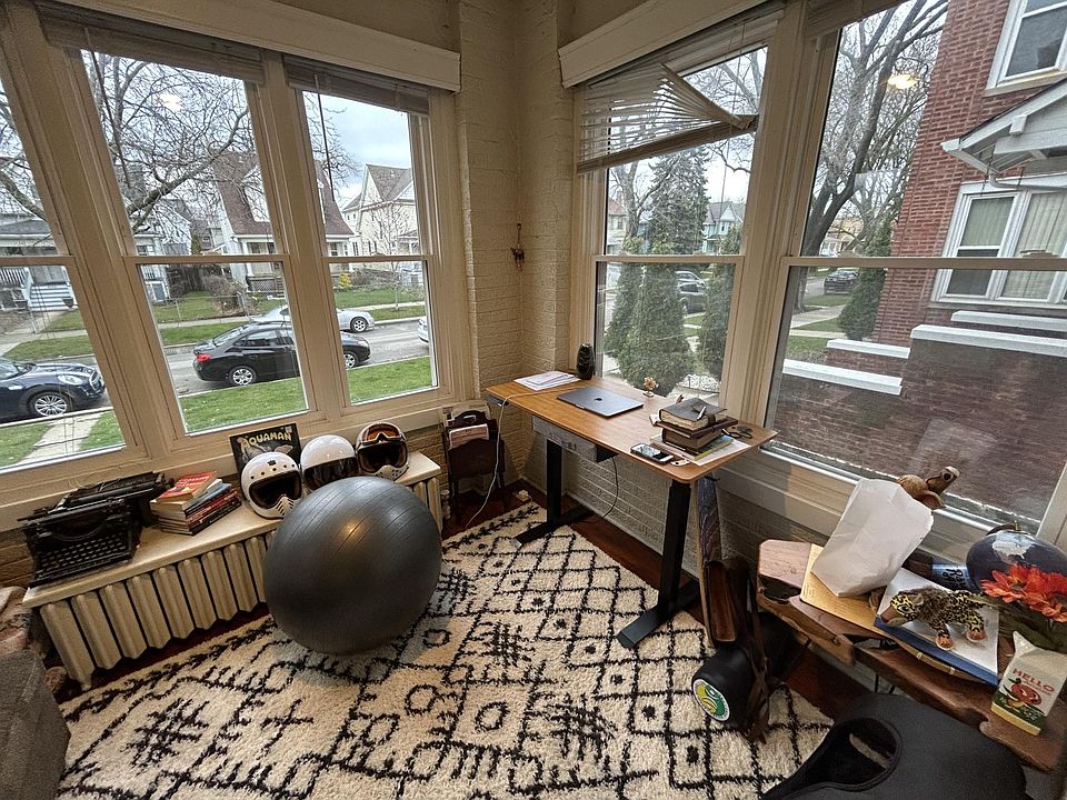 Spacious area perfect for an office, music room, reading room, etc.