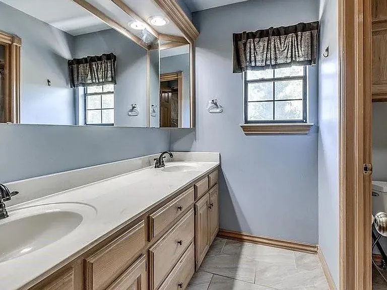 1408 Fox View Ct — Photo 23