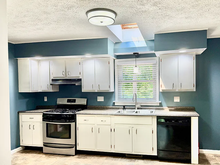 1826 S Highland Ave — Photo 3