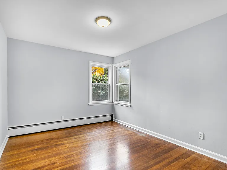 15 Glen Spring Dr — Photo 6